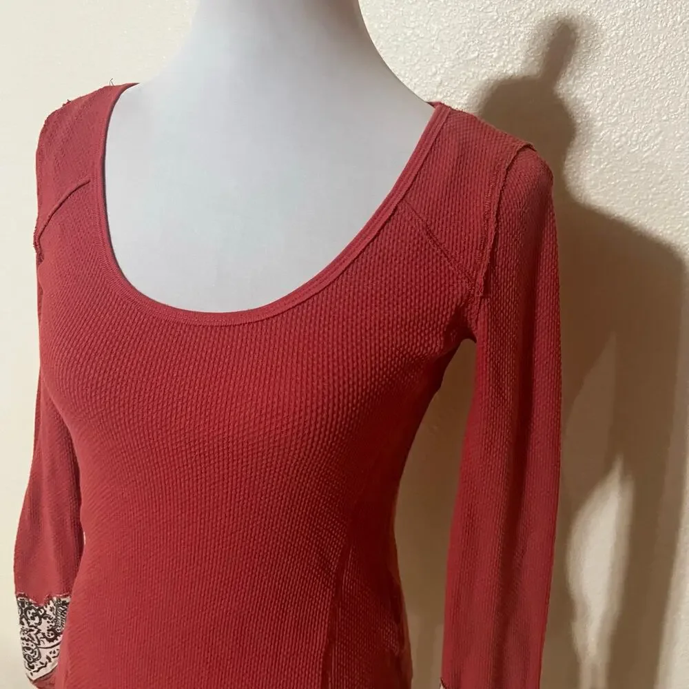 We the Free | Free People faded red thermal bandana cuff long sleeve shirt S
